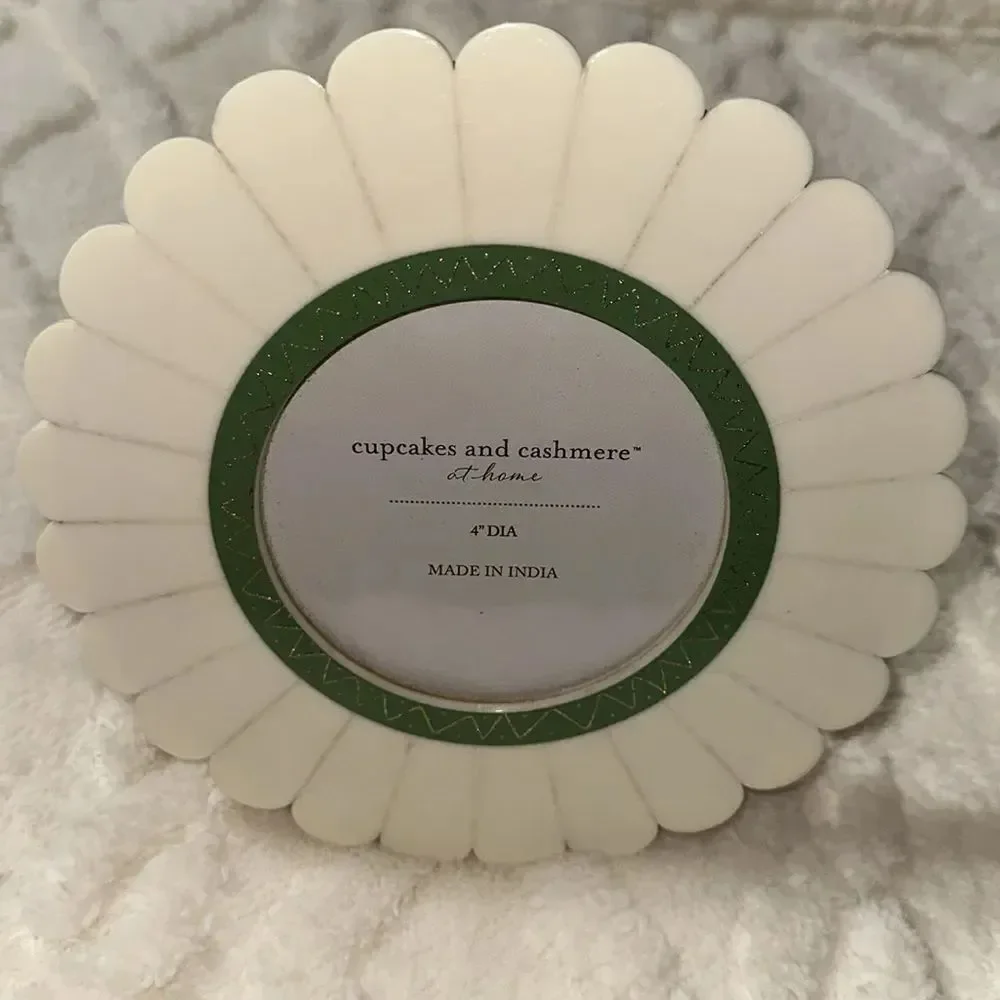 cupcakes and cashmere Ivory Green Gold Scalloped Floral 4” Picture Art Frame